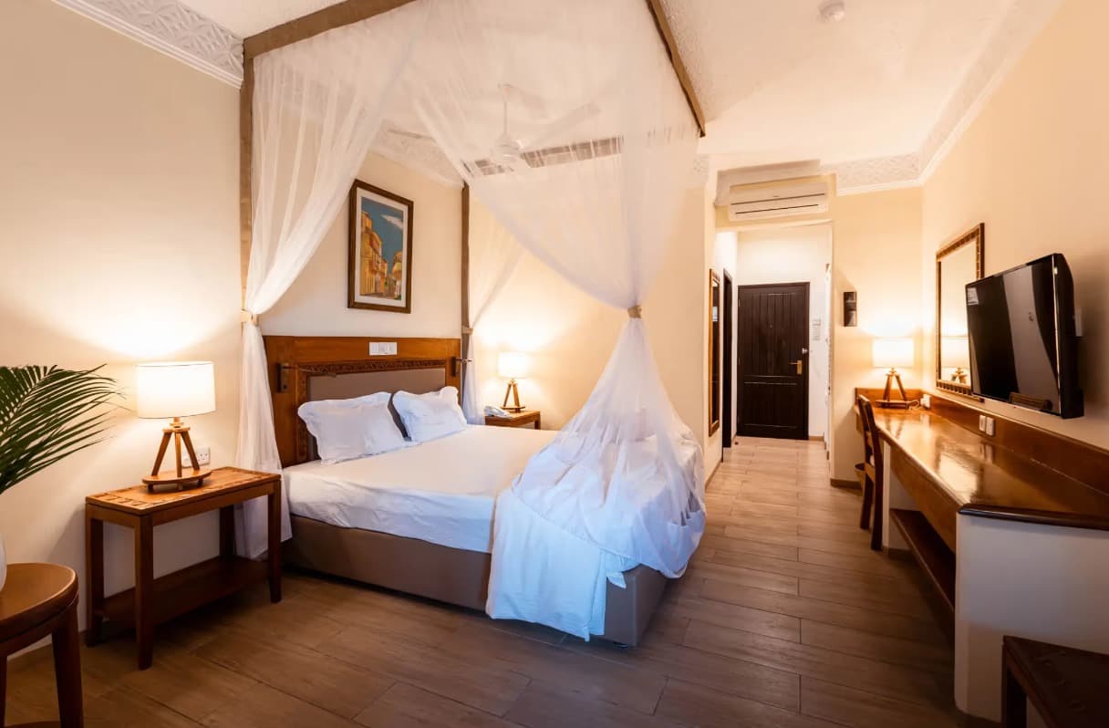 Severin Sea Lodge coastal bedroom suite