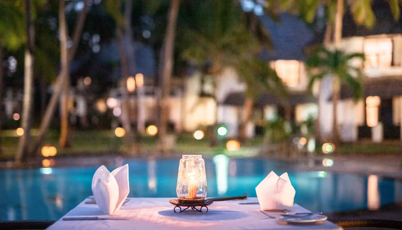 Severin Sea Lodge candlelit poolside dining